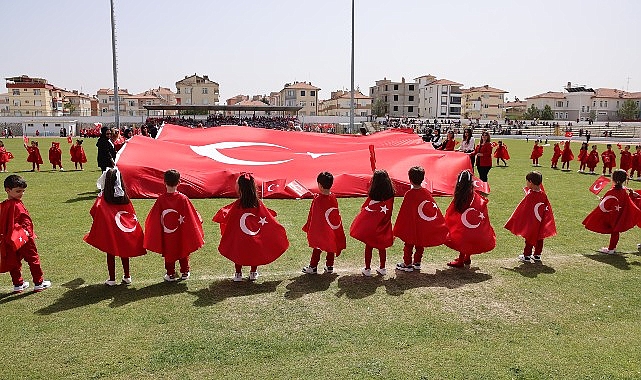 23 Nisan Ulusal Egemenlik ve Çocuk Bayramı, Kemal Kaynaş Stadyumu’nda düzenlenen merasimlerle kutlandı