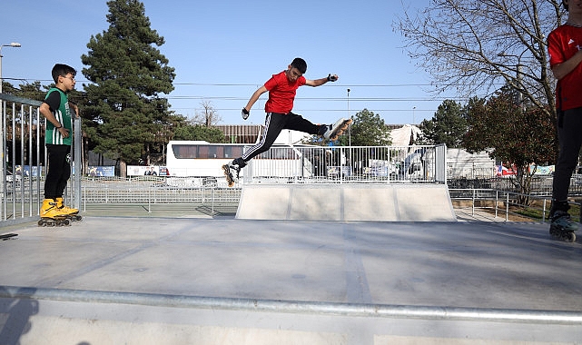 Adrenalin tutkunları Doğu Kışla Skate Park’a