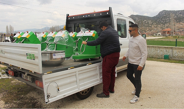 Antalya Büyükşehir kovan ve makine teçhizat takviyesini sürdürüyor