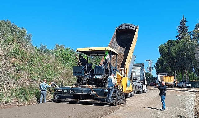 Aydın Büyükşehir Belediyesi, vilayet genelinde yol imal ve yenileme çalışmalarını aralıksız sürdürmeye devam ediyor