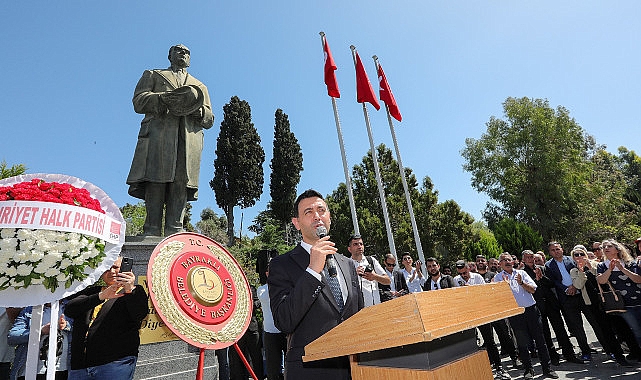 Bayraklı’da Lider İrfan Önal mazbatasını aldı “Az uyuyup, çok çalışacağız”