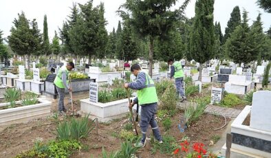 Burhaniye Belediyesi, yaklaşan Ramazan Bayramı hasebiyle ilçede bulunan tüm mezarlıklarda bakım ve düzenleme çalışmalarında sona geldi