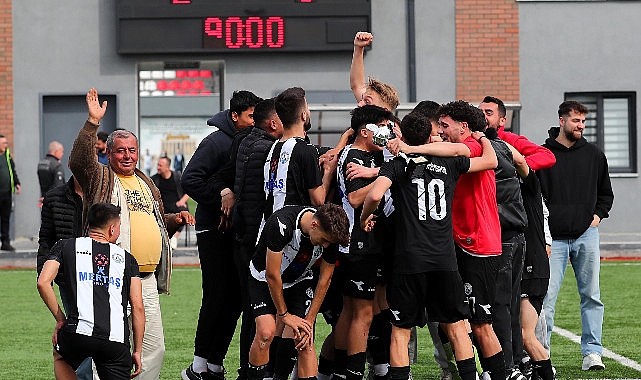 Burhaniye Belediyespor U-18 Futbol Ekibi, Balıkesir Vilayet Şampiyonası’nda gösterdiği başarılı sonuçlarla üst üste 2. sefer Türkiye Şampiyonası’na katılma hakkı kazandı