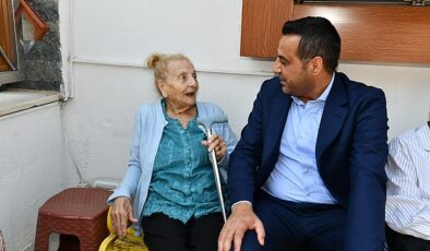 Huzurevlerine gülümseten ziyaretler Çiğli Belediye Başkanı Onur Emrah Yıldız “Bir dokunduk, bin dua aldık”