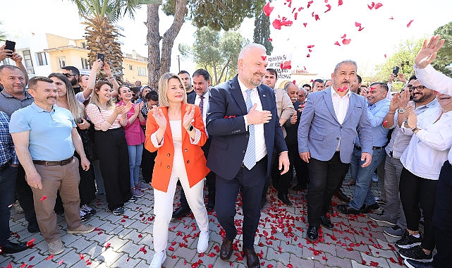 Lider Pehlivan Mazbatasını Menemenliler eşliğinde aldı