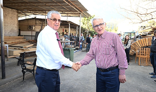 Lider Topaloğlu belediye çalışanı ile bayramlaştı