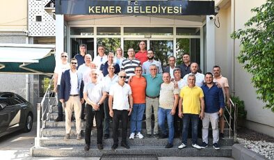 Lider Topaloğlu, Kemer’deki acentecilerle bir ortaya geldi