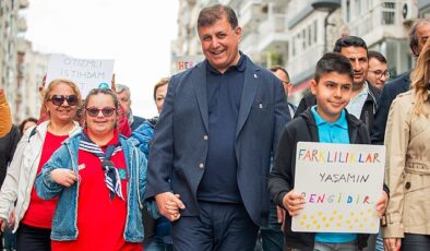 Lider Tugay 2. İzmir Otizm Yürüyüşü’ne katıldı “Çocuklarımızı kent ömrü içinde görmek istiyoruz”