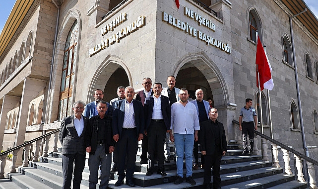 Nevşehir Belediye Başkanı Rasim Arı, Nevşehir Esnaf ve Sanatkarlar Odaları Birliği Lideri Mehmet Pınarbaşı ve ile birliğe bağlı oda liderlerini konuk etti