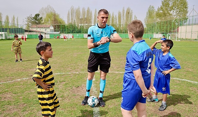 Sivas Belediyesi tarafından her yıl klasik olarak düzenlenen İlkokullar Ortası Futbol Turnuvası başladı