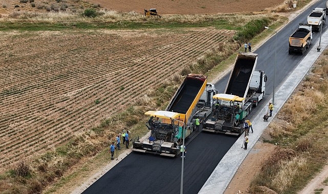 Aydın Büyükşehir Belediyesi, kent genelinde eş vakitli olarak sürdürülen yol üretim çalışmalarına devam ediyor