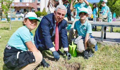 Bergama Belediye Lideri Dr. Tanju Çelik “Orman Benim” Aktifliğine Katıldı