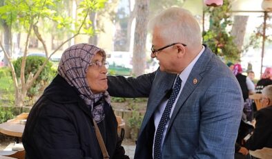 Burhaniye Belediye Başkanı Ali Kemal Deveciler, toplumsal belediyecilik anlayışı ile yürüttüğü çalışmalara sürat kesmeden devam ediyor