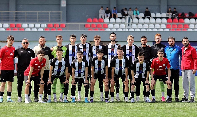 Burhaniye Belediyespor U-18 Ekibi, Türkiye Şampiyonası’na son 24 cinsinde veda etti