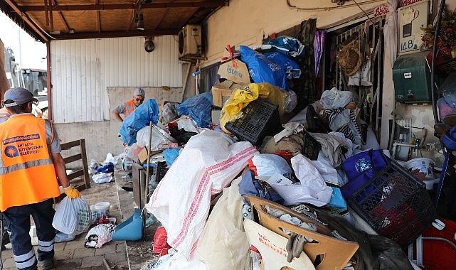 Büyükşehir Zabıtası’ndan çöp konut tahliyesi