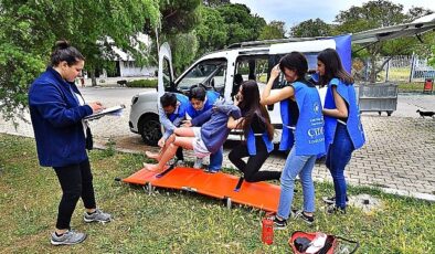 Büyükşehir’den gençlere “İlk Yardım Turnuvası” Gençler hayat kurtarmak için yarıştı