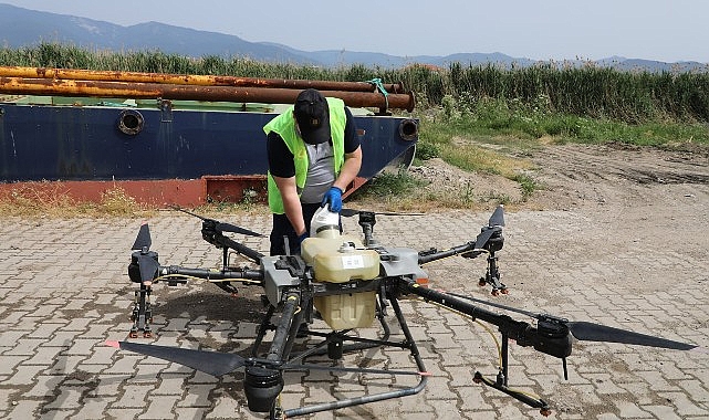 Edremit’te sinekle uğraş çalışmaları Drone ile destekleniyor