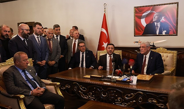 İYİ Parti Genel Lideri Müsavat Dervişoğlu, Nevşehir Belediye Başkanı Rasim Arı’yı makamında ziyaret etti