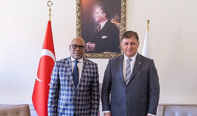 İzmir Büyükşehir Belediye Lideri Dr. Cemil Tugay, Güney Afrika’nın Cape Town Belediyesi’nden üst seviye heyeti ağırladı