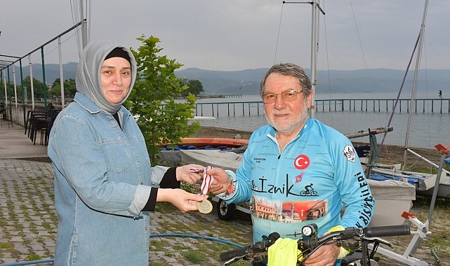 İznikli Yüzme Şampiyonu Erhan Turan İznik’te manalı bir triatlon aktifliği düzenledi