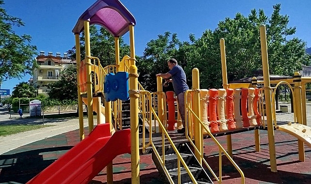 Kemer’deki parklarda tamirat çalışmaları