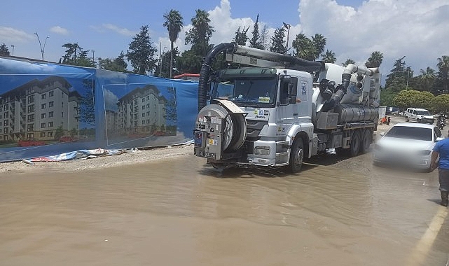 Konya Büyükşehir Takımları Hatay’da Sel ve Su Baskınlarına Müdahale Ediyor