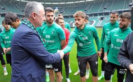 Lider Büyükakın’dan Kocaelispor’a moral ziyareti