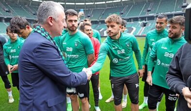 Lider Büyükakın’dan Kocaelispor’a moral ziyareti