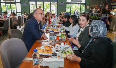 Lider Işık, şehit anneleri ve eşleriyle bir ortaya geldi