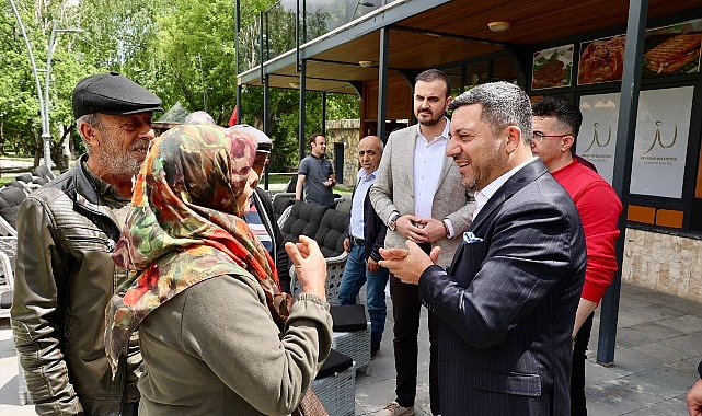 Nevşehir Belediye Başkanı Rasim Arı, Nejdet Ersan Parkı etrafındaki esnaflarla bir ortaya gelerek sorun ve isteklerini dinledi