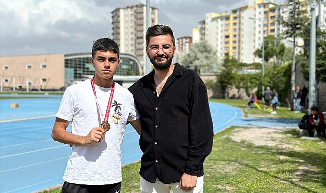 Nevşehir Belediyesi Gençlik ve Spor Kulübü sportmeni Batuhan Ergöz, Kayseri’de gerçekleştirilen U16 – U18 Atletizm Bölgesel Seçme Yarışlarında bölge şampiyonu oldu