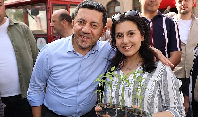 Nevşehir’de yerli ziraî üretimi artırmak ve üreticiyi desteklemek gayesiyle 50 bin zerzevat fidesi düzenlenen merasimle fiyatsız olarak dağıtıldı