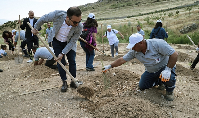 Peyzaj mimarlarından Karşıyaka’ya hatıra ormanı