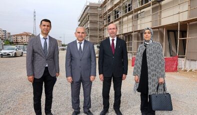 Selçuklu Belediye Başkanı Ahmet Pekyatırmacı ve Konya Vilayet Sıhhat Müdürü Mehmet Koç, Konya’ya sıhhat alanında kıymet katacak Toplum Ruh Sıhhati Merkezi ve Sağlıklı Hayat Merkezi’nde incelemelerde bulundu