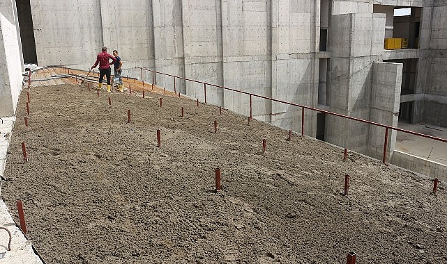 Serik Kongre ve Kültür Merkezi inşaatında sahne ve üst balkon imalatları tamamlandı