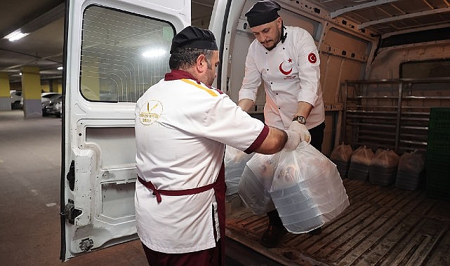 Sivas Belediye Lideri Dr. Adem Uzun’un seçim periyodunda lisana getirdiği vaatlerden biri olan taziye konutlarına yemek ikramı başladı