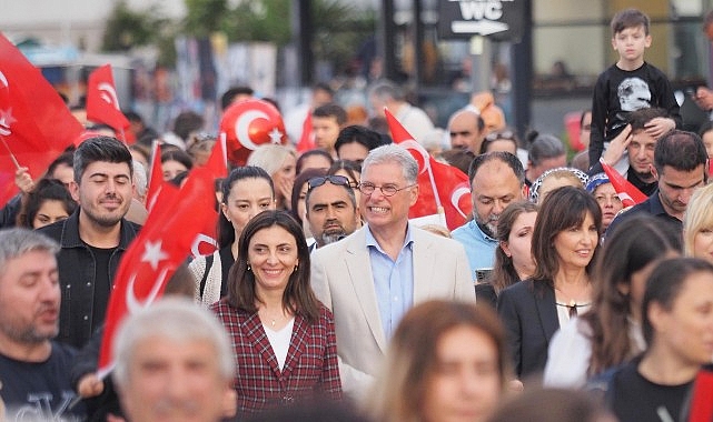 Ulu Başkan Gazi Mustafa Kemal Atatürk’ün doğum günüm dediği 19 Mayıs, Mudanya’da coşkuyla kutladık. Gençlerin sahne aldığı kutlamalarda, his ve sevinç bir ortada yaşandı