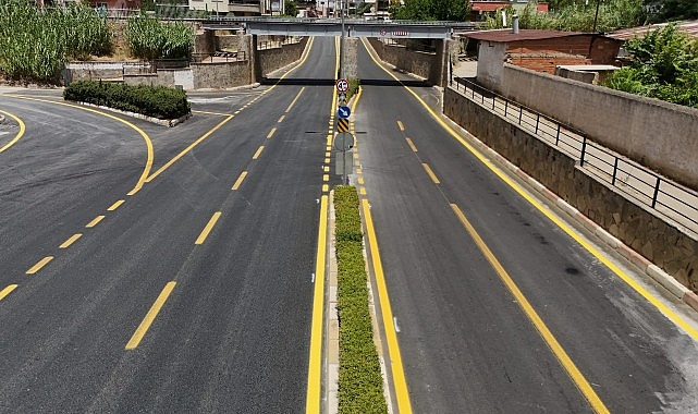 Aydın Büyükşehir Belediyesi, birçok farklı noktada yol imal çalışmalarına süratle devam ediyor