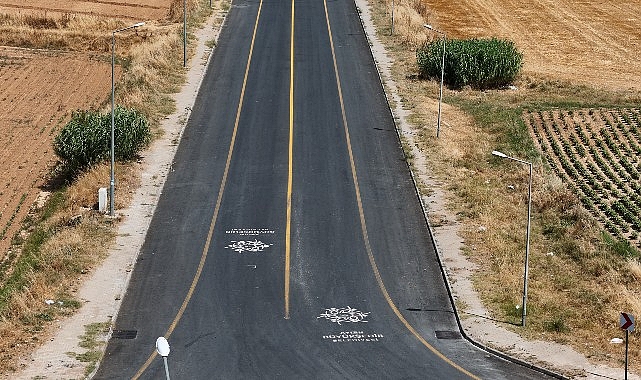 Aydın Büyükşehir Belediyesi, kent genelinde eş vakitli olarak sürdürülen yol imal çalışmalarına devam ediyor