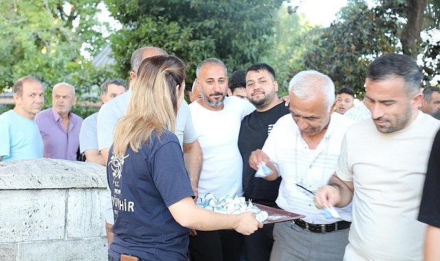 Aydın Büyükşehir Belediyesi, Kurban Bayramı hasebiyle bayram namazı sonrası vatandaşlarla bayramlaştı