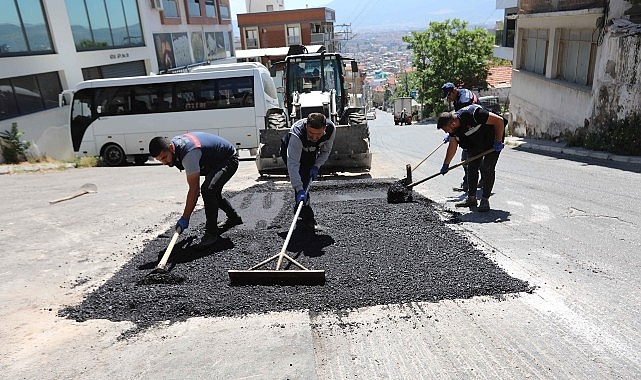 Bayraklı’da yollar yenileniyor