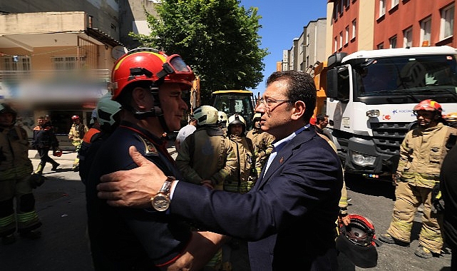 Ekrem İmamoğlu, Küçükçekmece’de çöken binanın enkazında incelemelerde bulunduktan sonra, gazetecilere bahisle ilgili açıklama yaptı