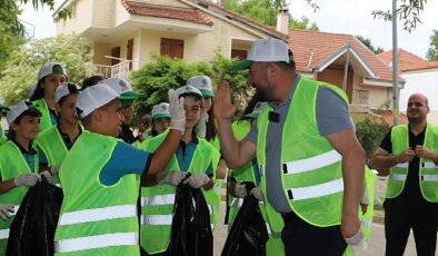 Gölcük gölü etrafında öğrenci ve gönüllüler çöp toplandı