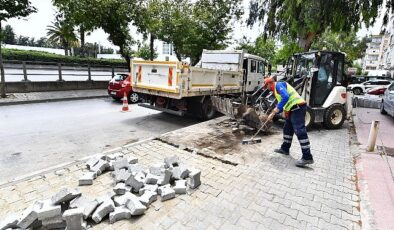 İzmir’de kaldırımlar yenileniyor