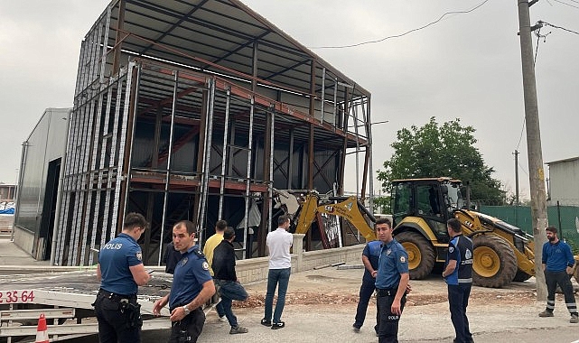 Kartepe Belediyesi Yapı Kontrol Müdürlüğü takımları kaçak yapılarla ilgili kararlı gayretini sürdürüyor