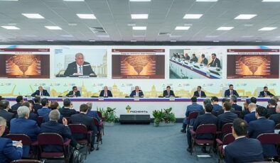 Rosneft CEO’su global gereksinimleri karşılamak için istikrarlı bir güç geçişini destekliyor