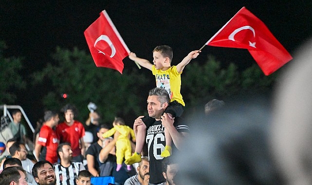 Selçuklu Belediyesi Ulusal Grubumuz 2-1 galip gelerek cins atladığı maçın akabinde alanı dolduran binlerce taraftar büyük sevinç yaşadı