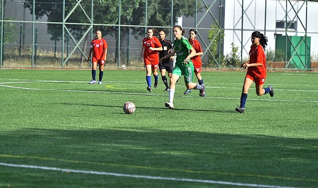 U13-U15 Kız Futbol Ligi’nde birinci düdük çaldı