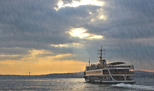 AKOM, İstanbul’da aralıklarla başlayan yağışların ilerleyen saatlerde şiddetini arttırarak vilayet geneline yayılacağını açıkladı