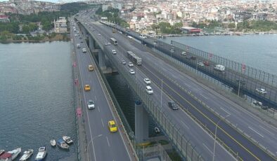 İstanbul Büyükşehir Belediyesi Haliç Köprüsü metrobüs yolundaki asfalt yenileme çalışmasını bitirdi